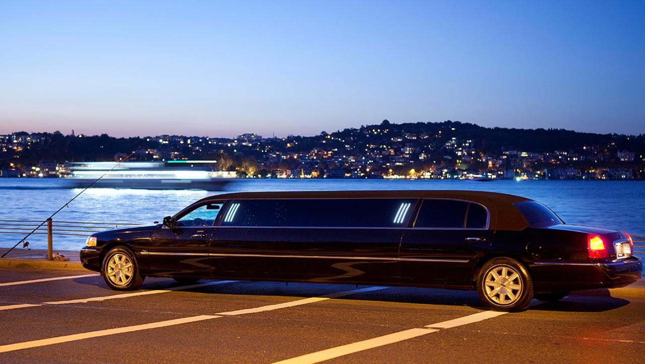 “Luxury on Wheels: Exploring the Best Proms Limo Options in Maryland”