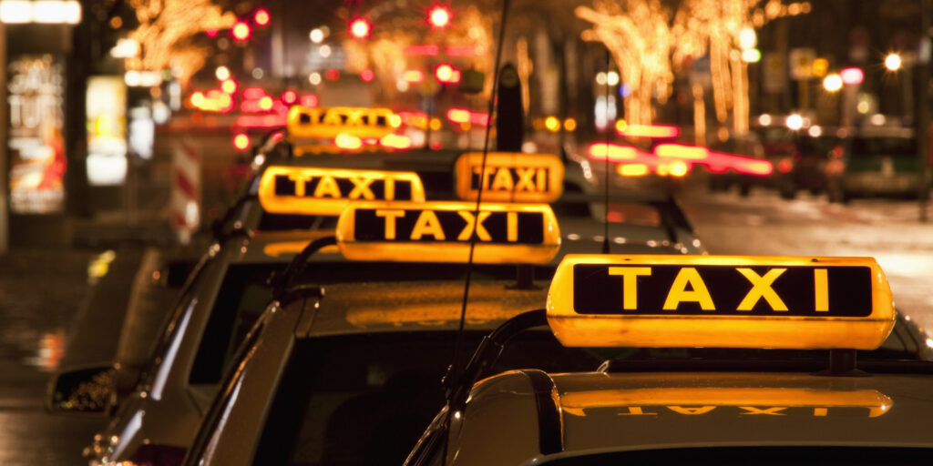 Top Tips for a Hassle-Free Seaport Transfer in Newpo