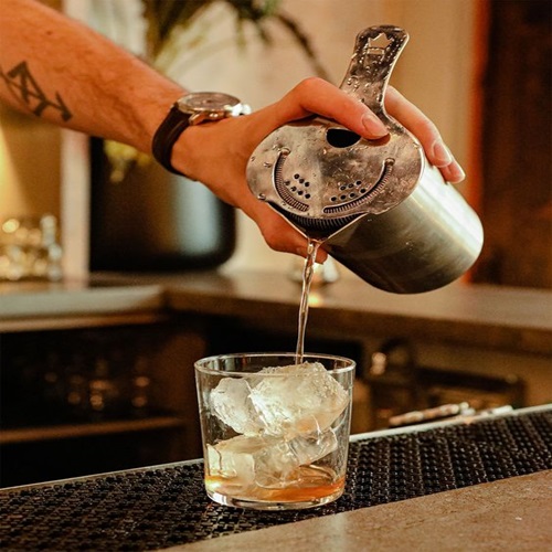 Cocktails Catering: The Perfect Touch for Corporate Events