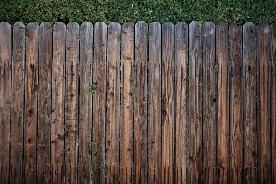 4 Signs You Might Need a Fence Replacement