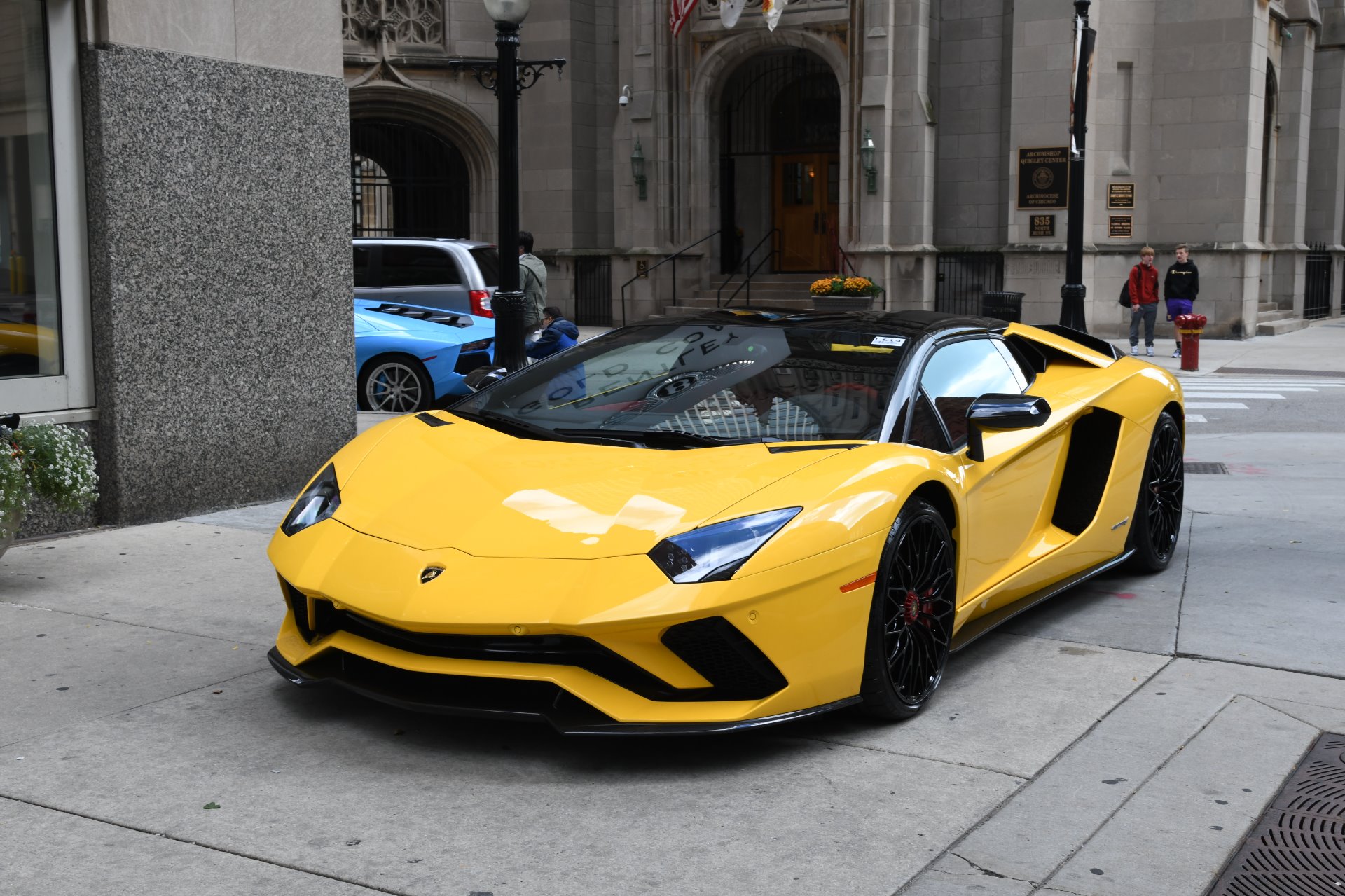 How to Choose the Right Car for Your Dubai Adventure
