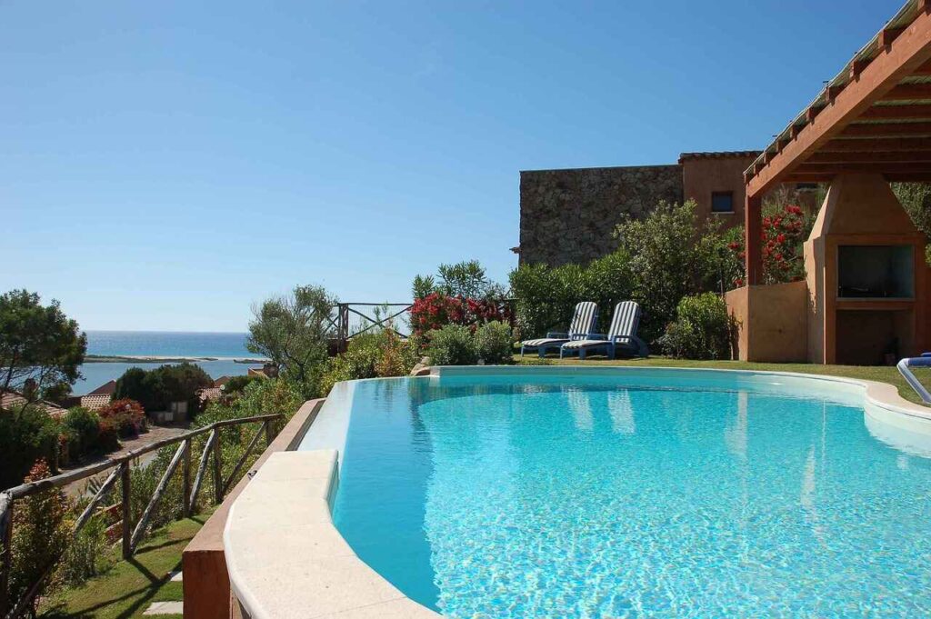 Factors to Consider When Choosing Outdoor Pool Tiles