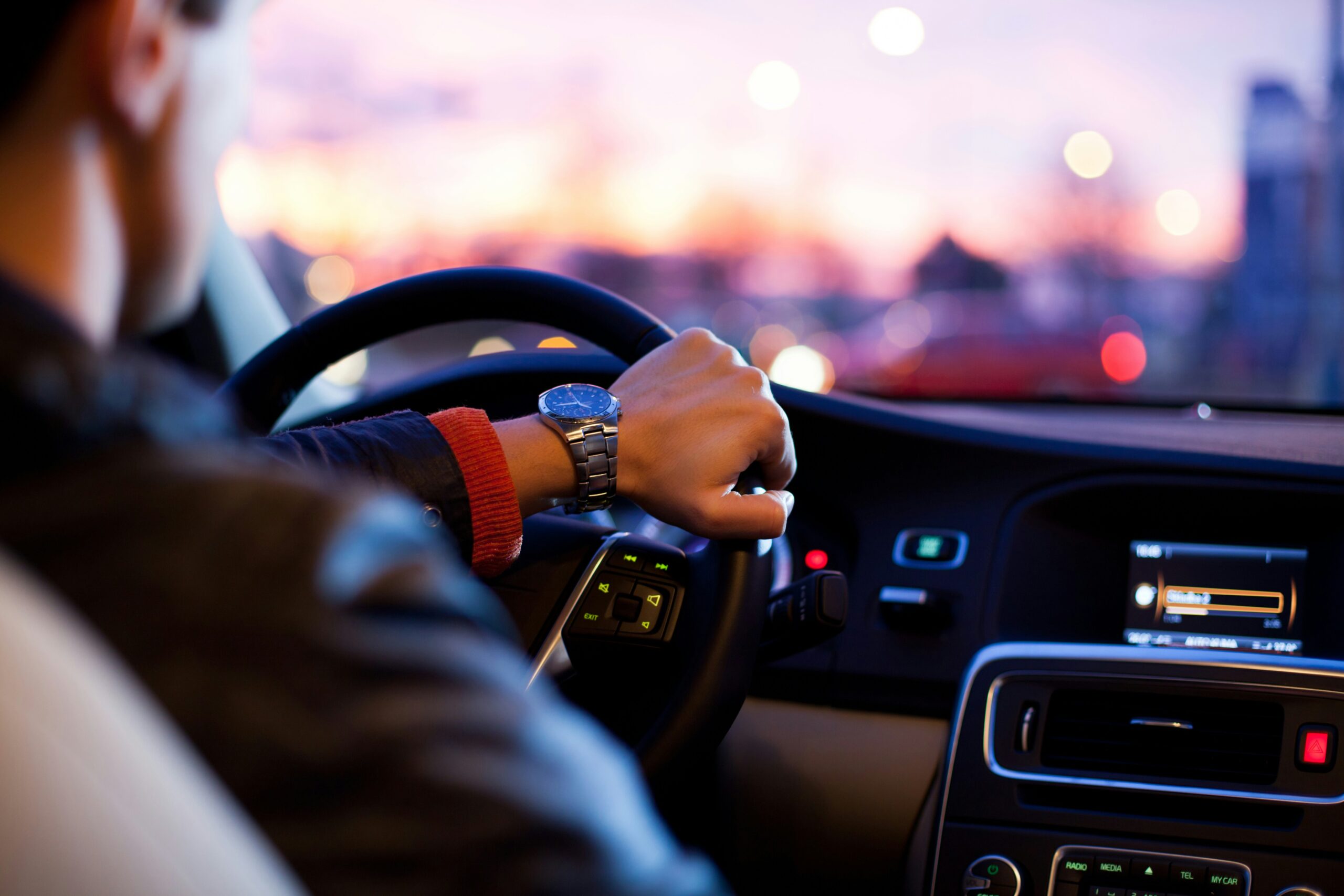 Why Luxury Cars Are Perfect for Dubai’s Exclusive Business