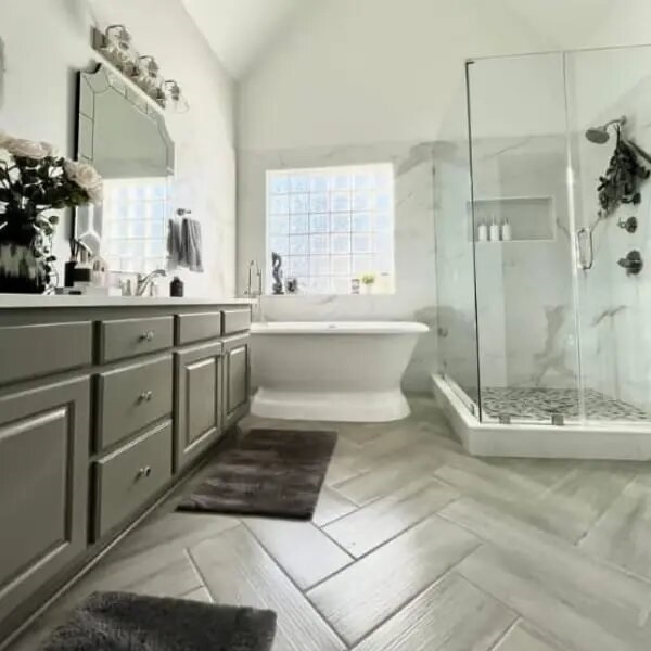 Top Bathtub Remodeling Services in Omaha, NE: Refresh Your S