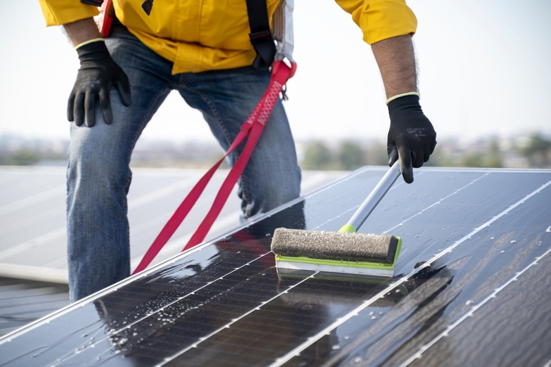 How Commercial Solar Cleaning Enhances Solar Panel Longevity