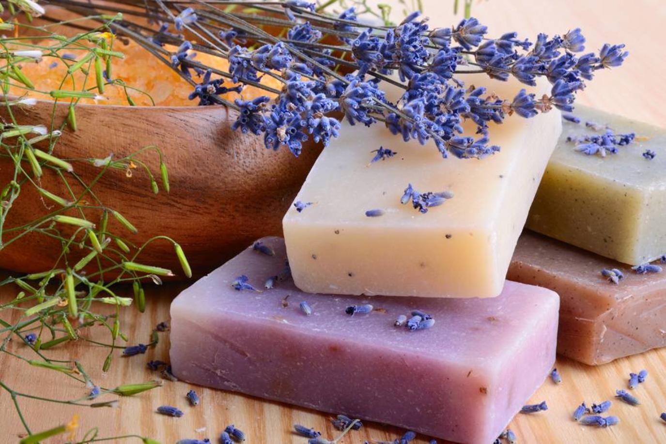Top Skincare Ingredients Dermatologists Recommend for Oily Skin
