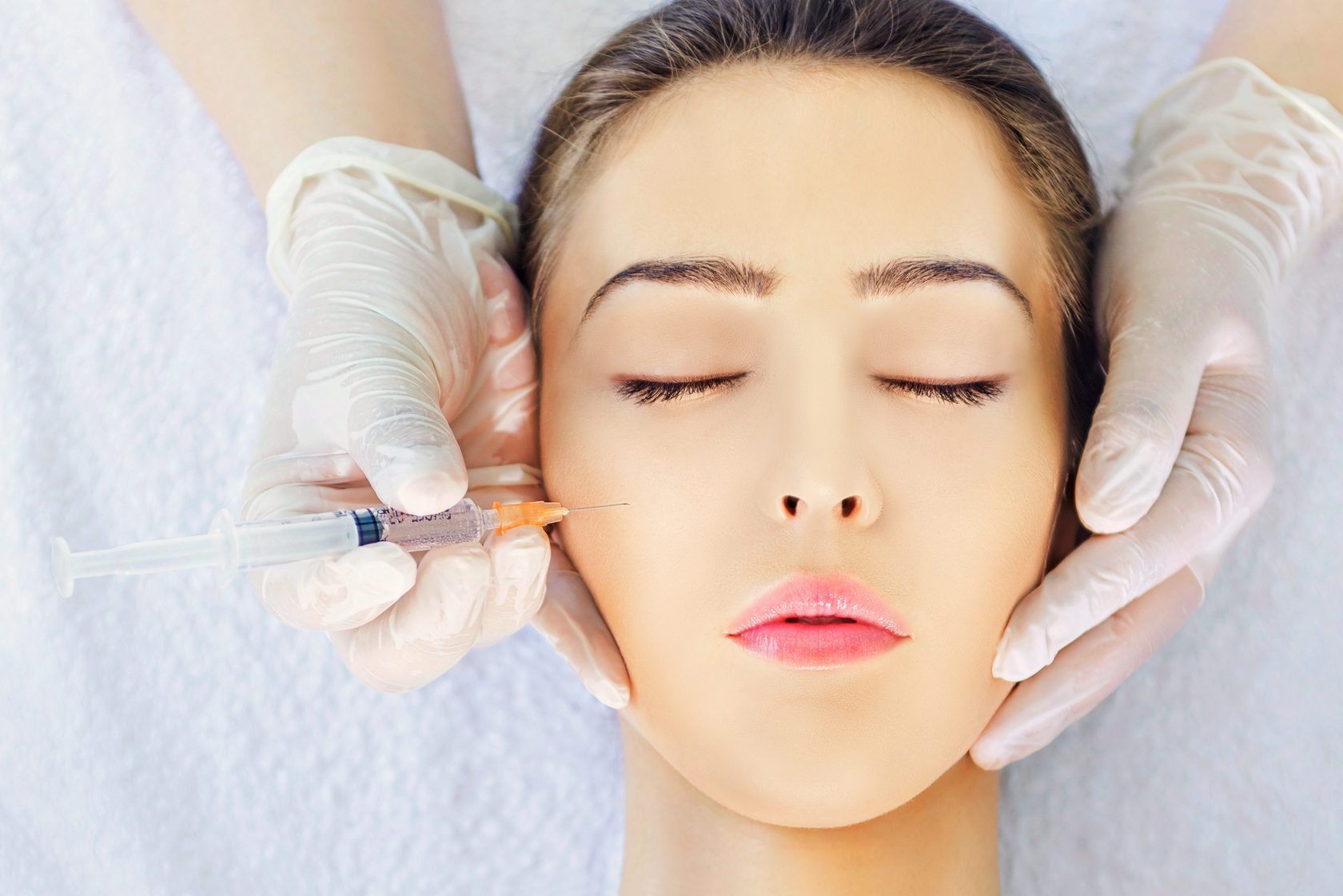 جمالك بين أيدٍ خبيرة – عيادة تجميل في الرياض